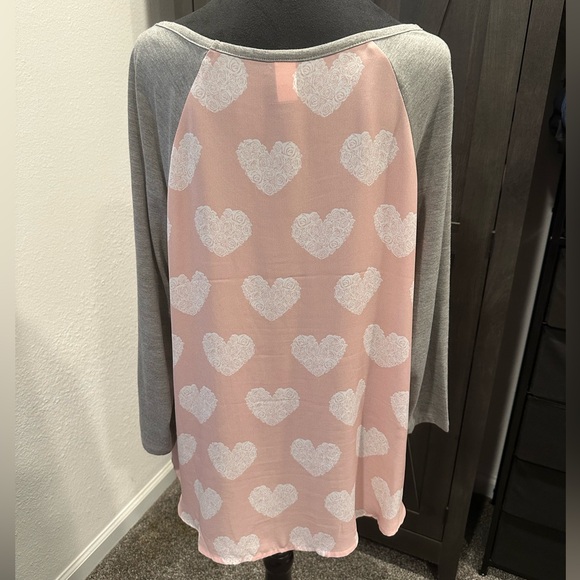 Torrid Pink and Gray Top with Heart Design - Picture 2 of 4